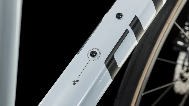 Cube Attain Gtc Race Flashwhite/Black 2023 Cm-4